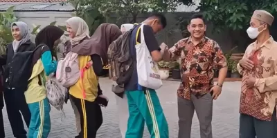 Guru Sambut Siswa