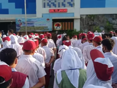 Upacara Bendera Hari Senin