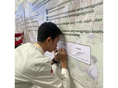 Ketua OSIS dalam Komitmen Bersama Sekolah Bersih dan Pilkah Sampah